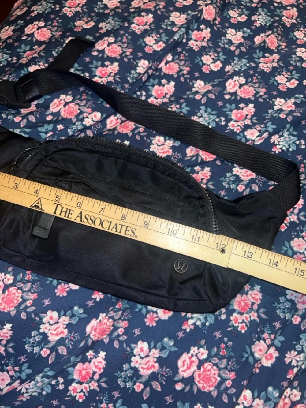 Lululemon everywhere belt bag - Picture 8 of 10